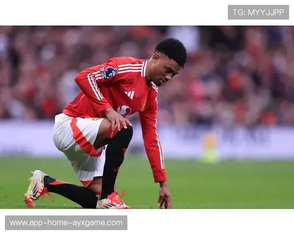 曼联再现脚后跟配合，拉什福德内切一脚见分晓